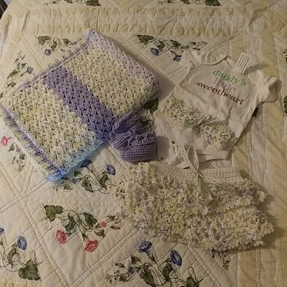 Laigh-Logan Creations - 5 piece set - crochet set for baby
